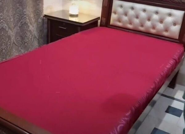 mattress cover in mehrone colour